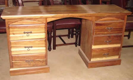 ERWIN-DESK-Kiaat