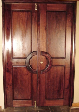 LP8-SOLID-DOUBLE-DOOR
