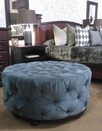 OTTOMAN-DEEP-BUTTONED-ROUND