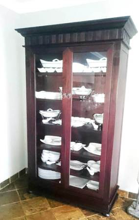 BOOKCASE-LOOTS-Glass-Doors