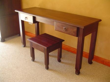 CHARLOTTE-DESK