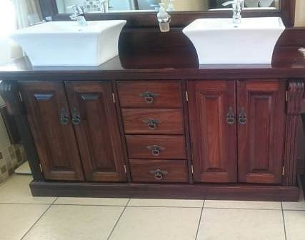 Bathroom-Cabinet-Cilliers
