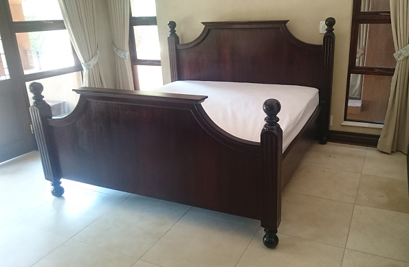 OXFORD-BED-Low posts-
